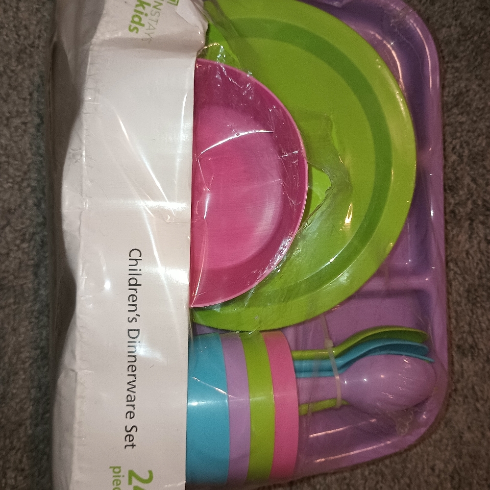 "Mainstay" Kids Dinnerware 24 pc